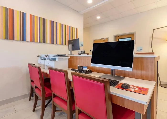 Express By Ihg 3* Metropolis
