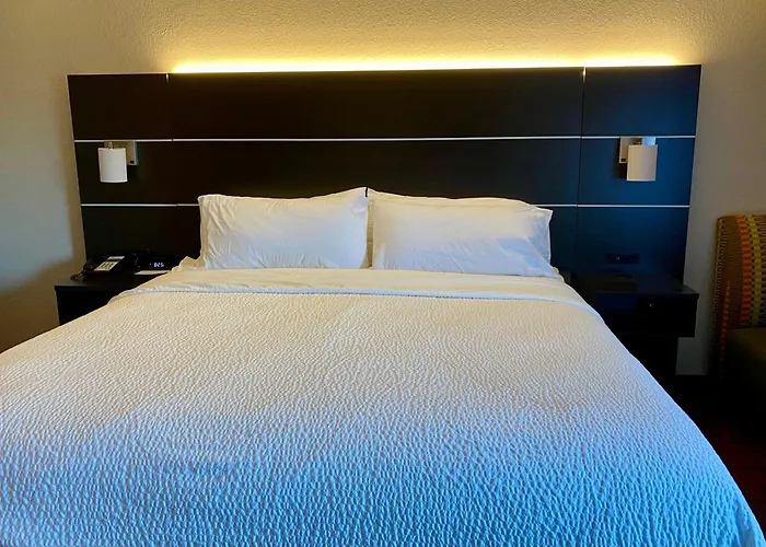 Hotel Express By Ihg Metropolis