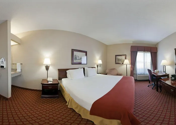 Express By Ihg Hotel 3*