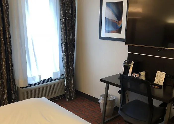 Express By Ihg Hotel 3*