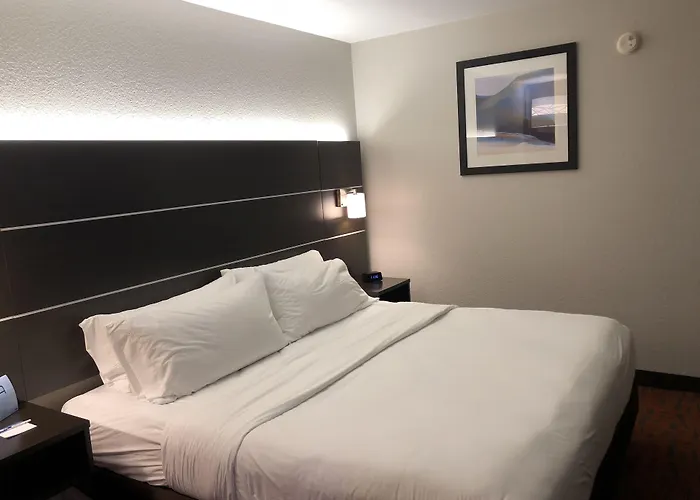 Express By Ihg Hotel 3*