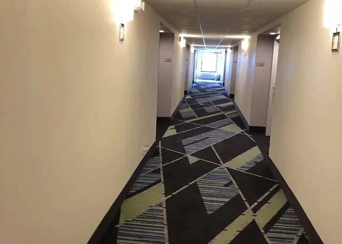 Express By Ihg Hotel