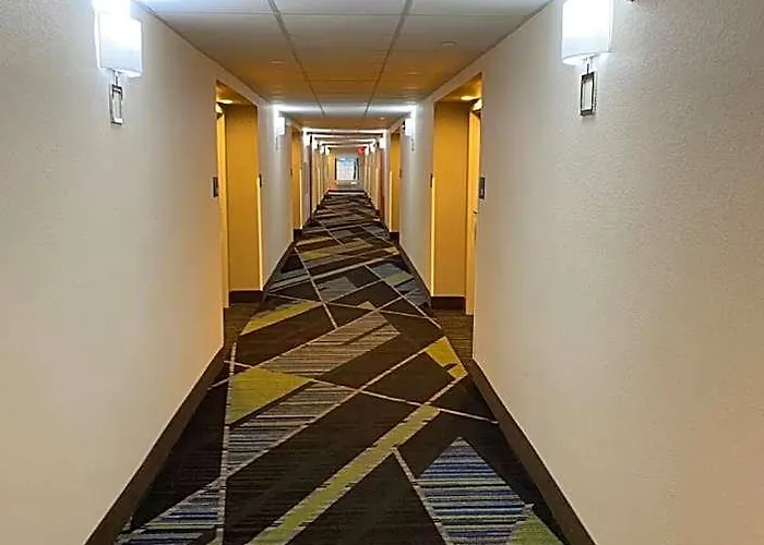 Express By Ihg Hotel 3*