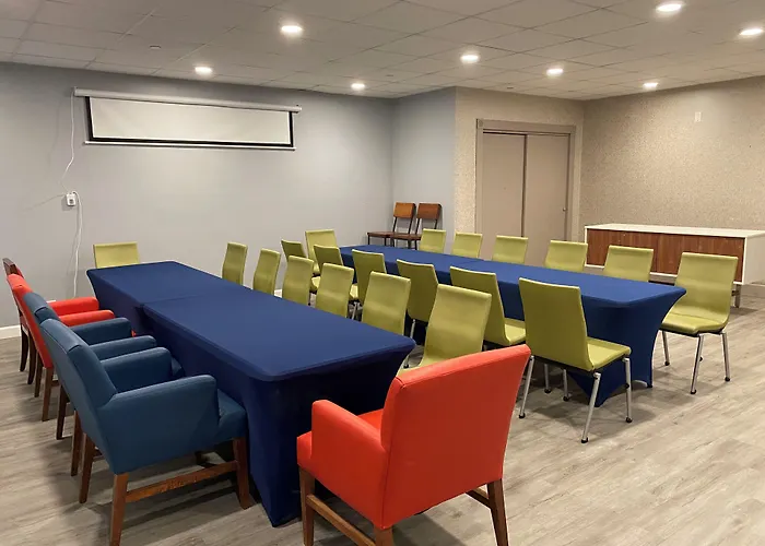 Express By Ihg Hotel Metropolis