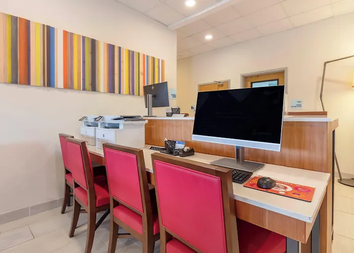 Express By Ihg Hotel 3*